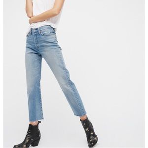 Levi’s wedgie straight sz 26 rough tide